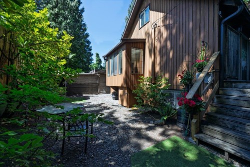1061 Gladwin Drive, North Vancouver, BC 