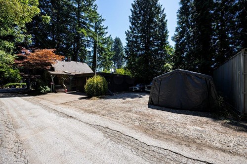 1061 Gladwin Drive, North Vancouver, BC 