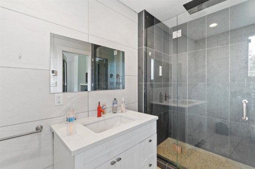 345 13Th Avenue W, Vancouver, BC 