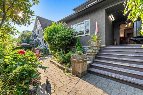 345 13Th Avenue W, Vancouver, BC 