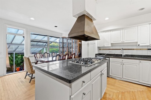 345 13Th Avenue W, Vancouver, BC 