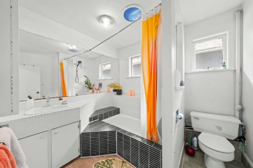 3550 1St Avenue W, Vancouver, BC 