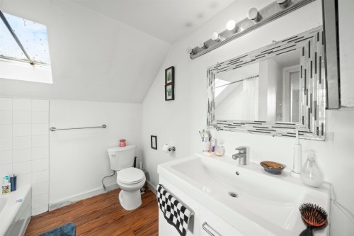 3550 1St Avenue W, Vancouver, BC 