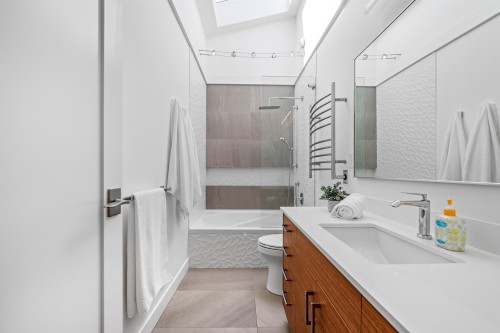 1866 15Th Avenue W, Vancouver, BC 