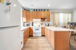 10268 242b Street  Maple Ridge, BC V2W 1Y1