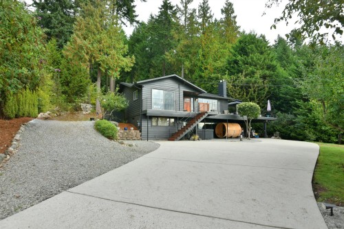 482 Elphinstone Avenue, Gibsons, BC 