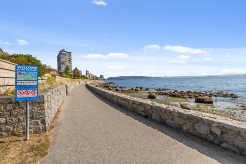 2362 Marine Drive, West Vancouver, BC 