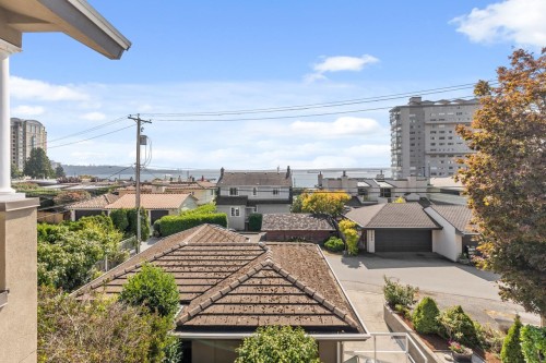 2362 Marine Drive, West Vancouver, BC 