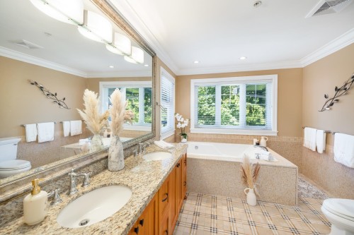 5671 Westport Road, West Vancouver, BC 