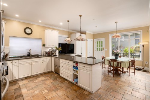 2087 18Th Avenue W, Vancouver, BC 