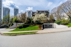 402-1945 Woodway Place  Burnaby, BC V5B 4S4