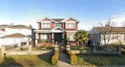 2-3787 Elmwood Street  Burnaby, BC V5G 1R8