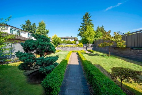 7525 13Th Avenue, Burnaby, BC 