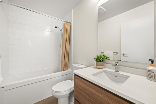 207-8850 University Crescent, Burnaby, BC 