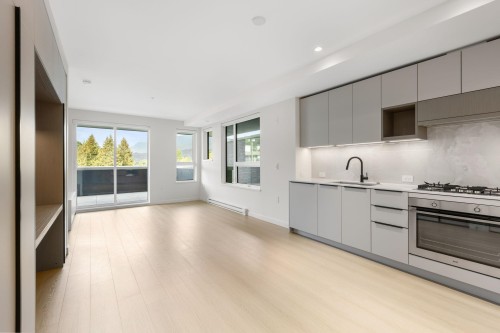 213-2015 St. Johns Street  Port Moody, BC V3H 0N5