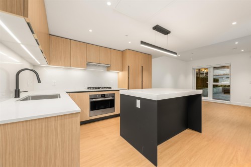 113-2235 Broadway E Vancouver, BC V5N 0J5