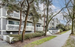 303-1545 2nd Avenue E Vancouver, BC V5N 1C8