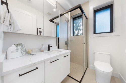 2-1233 37Th Avenue E, Vancouver, BC 