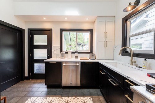 341 22Nd Avenue W, Vancouver, BC 