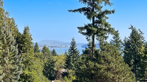 4825 Headland Close  West Vancouver, BC V7W 3C2
