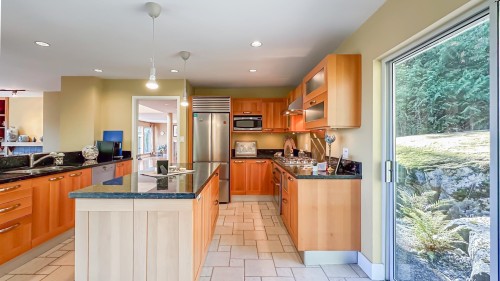 4825 Headland Close, West Vancouver, BC 