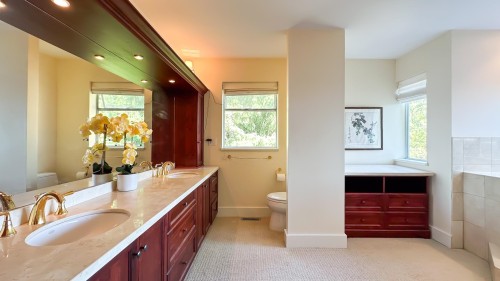 4825 Headland Close, West Vancouver, BC 