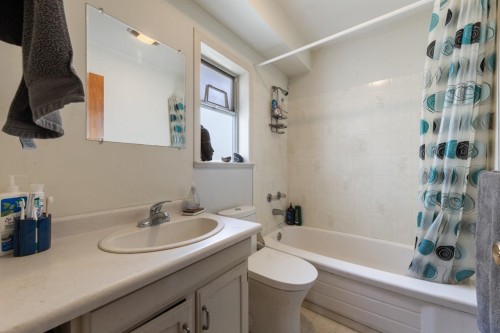 1737 5Th Avenue E, Vancouver, BC 