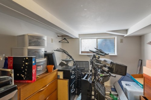 1737 5Th Avenue E, Vancouver, BC 