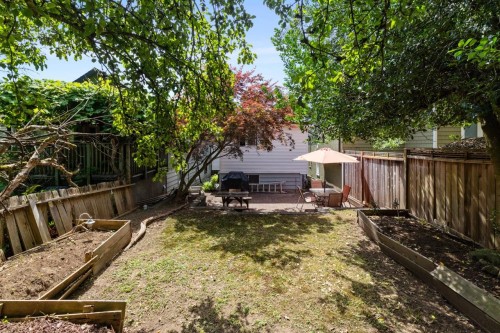 1737 5Th Avenue E, Vancouver, BC 