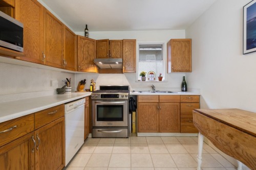 1737 5Th Avenue E, Vancouver, BC 