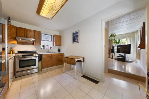 1737 5Th Avenue E, Vancouver, BC 