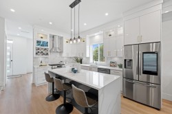 1-122 Eighth Avenue  New Westminster, BC V3L 1X8