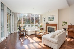 301-605 Clyde Avenue  West Vancouver, BC V7T 1C7