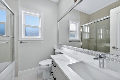 392 63Rd Avenue E, Vancouver, BC 