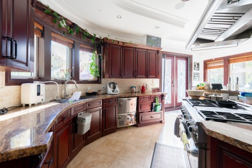 2502 36Th Avenue W, Vancouver, BC 