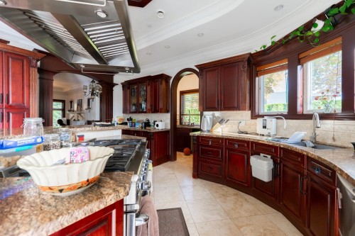 2502 36Th Avenue W, Vancouver, BC 