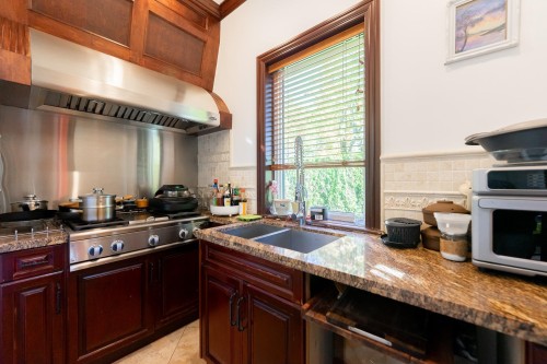 2502 36Th Avenue W, Vancouver, BC 