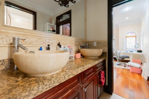 2502 36Th Avenue W, Vancouver, BC 