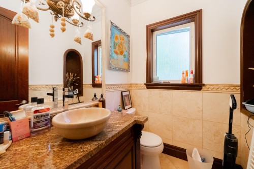 2502 36Th Avenue W, Vancouver, BC 