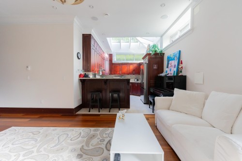 2502 36Th Avenue W, Vancouver, BC 