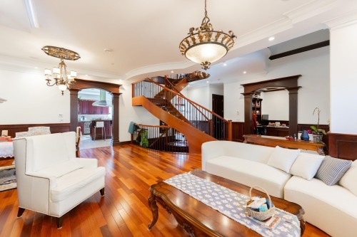 2502 36Th Avenue W, Vancouver, BC 