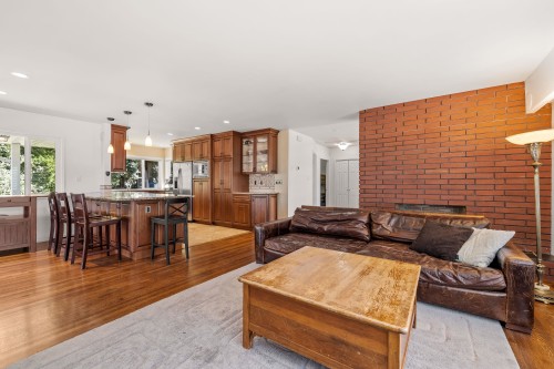 525 Appian Way, Coquitlam, BC 