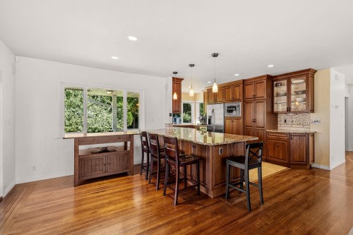 525 Appian Way, Coquitlam, BC 