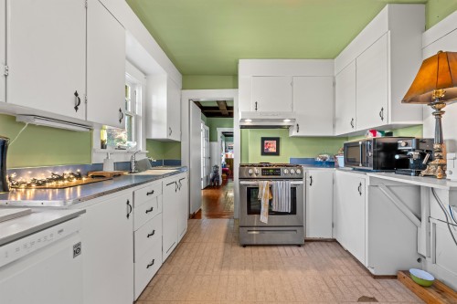 4523 1St Avenue W, Vancouver, BC 