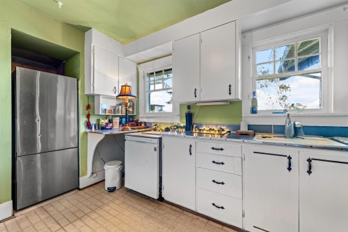 4523 1St Avenue W, Vancouver, BC 