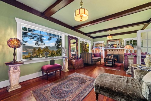 4523 1St Avenue W, Vancouver, BC 