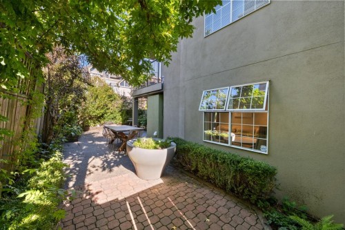 104-925 15Th Avenue W, Vancouver, BC 