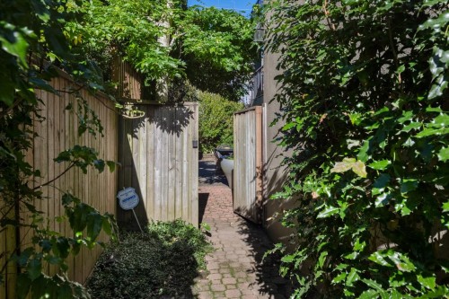 104-925 15Th Avenue W, Vancouver, BC 