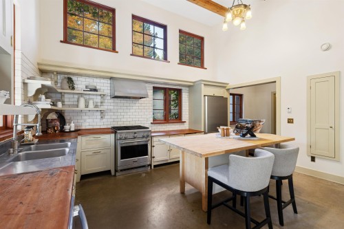 947 22Nd Street, West Vancouver, BC 