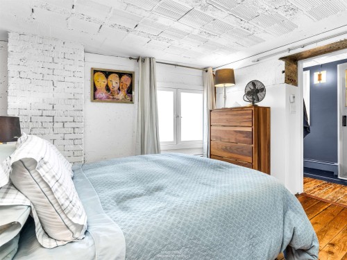 83 Alexander Street, Vancouver, BC 